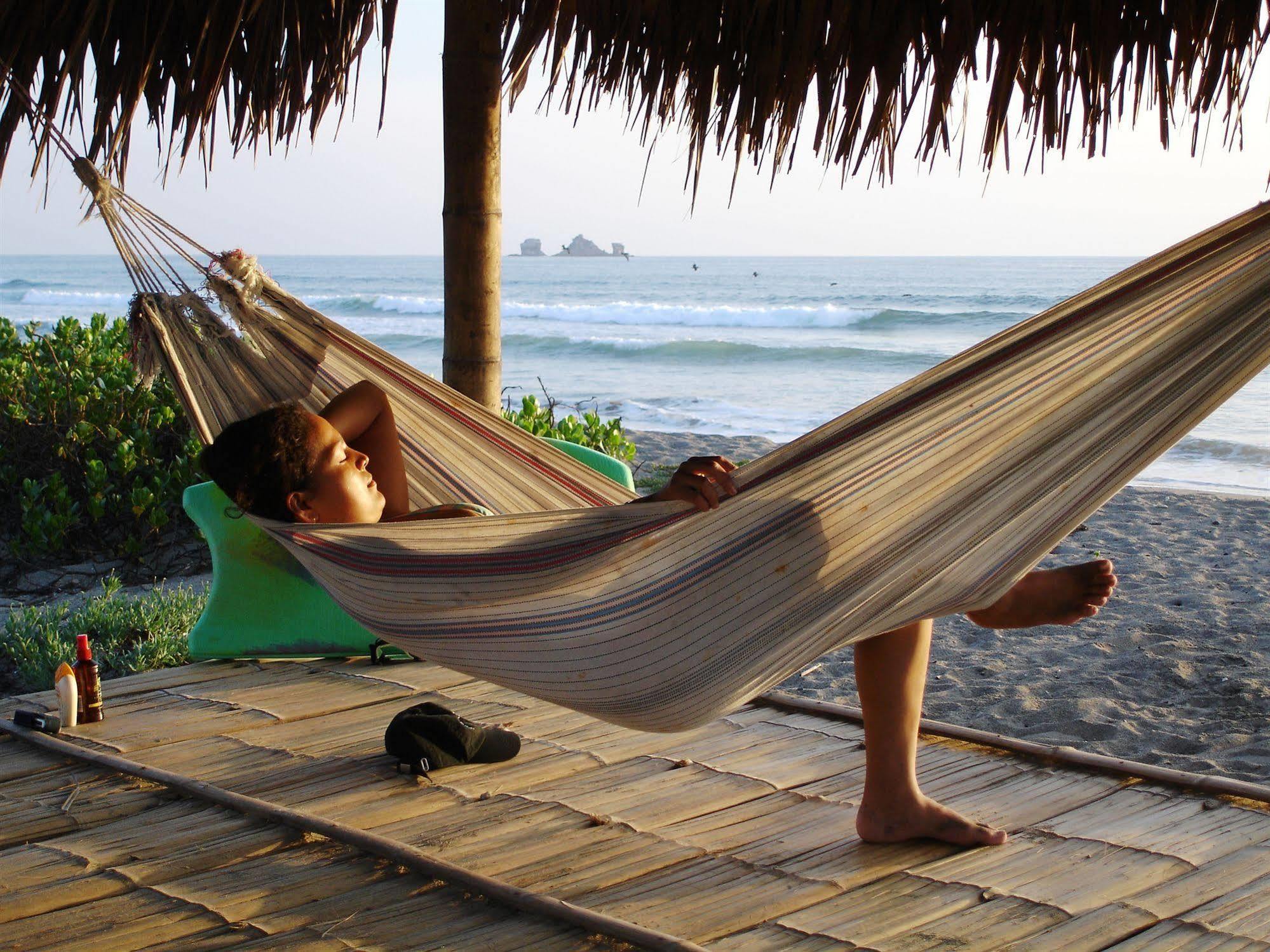 La Barquita Beach Hostel Puerto Lopez Bagian luar foto